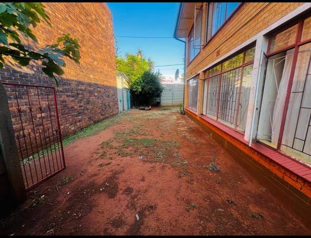 2 BEDROOM PROPERTY TO RENT IN WESTONARIA